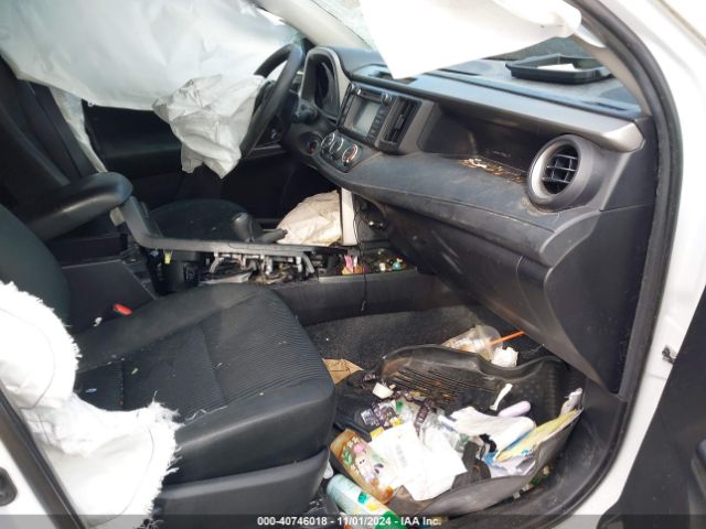 2T3BFREV3JW848662 Toyota RAV4 LE