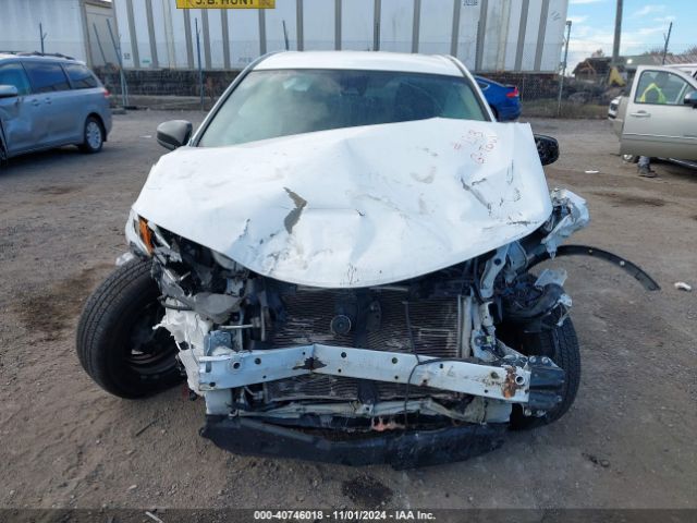 2T3BFREV3JW848662 Toyota RAV4 LE