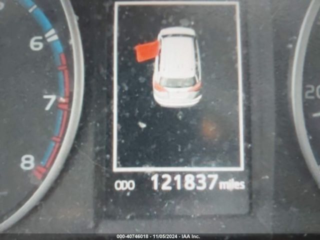 2T3BFREV3JW848662 Toyota RAV4 LE