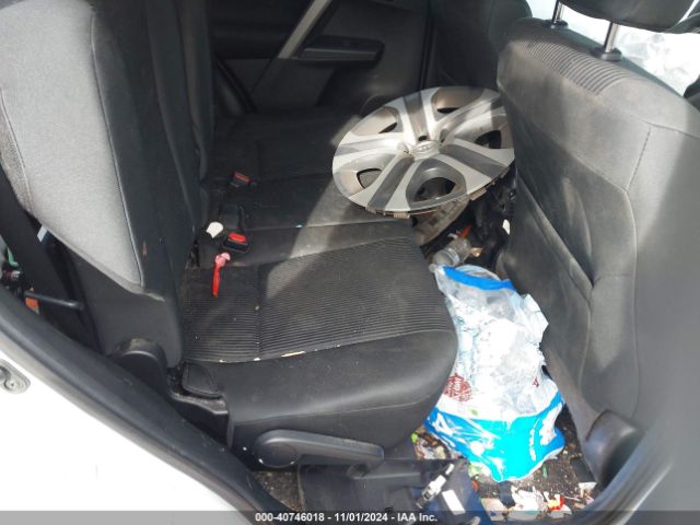 2T3BFREV3JW848662 Toyota RAV4 LE