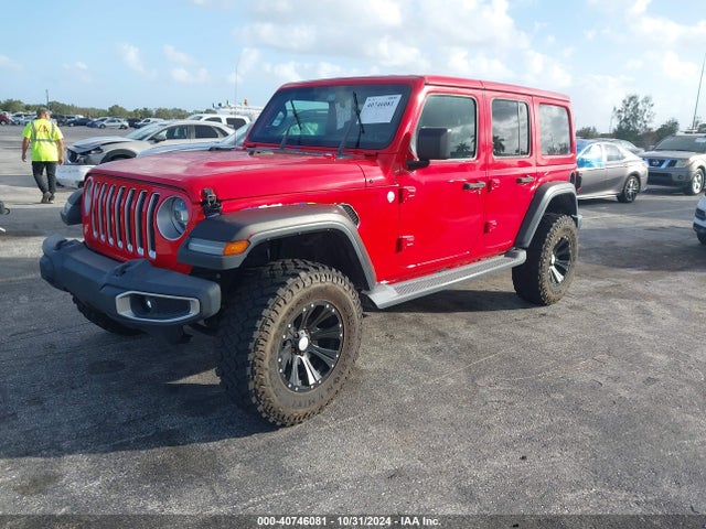 1C4HJXEG1JW185222 Jeep Wrangler Unlimited Sahara 4x4