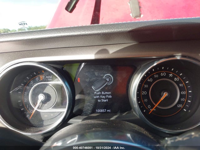 1C4HJXEG1JW185222 Jeep Wrangler Unlimited Sahara 4x4