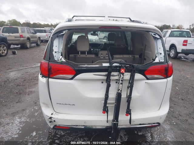 Chrysler Pacifica Touring L 2018 2C4RC1BG0JR228179 Image 18