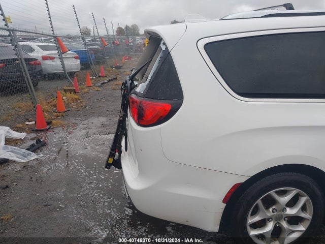 Chrysler Pacifica Touring L 2018 2C4RC1BG0JR228179 Image 20