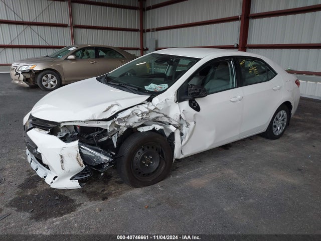 Toyota COROLLA LE 2018 5YFBURHE8JP805804 Image 2