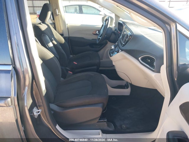 2C4RC1CG5NR226674 Chrysler Voyager Lx
