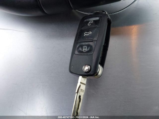 3VW517AT6GM807535 Volkswagen Beetle 1.8t S
