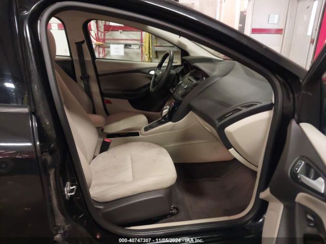 1FADP3F24FL337033 Ford FOCUS SE
