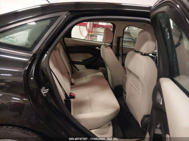 1FADP3F24FL337033 Ford FOCUS SE