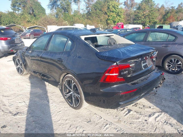 Volvo S60 B5 Ultimate Dark Theme 2024 7JRL12TM9RG308245 Image 3