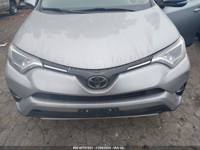 2T3WFREV3JW437747 Toyota Rav4 Adventure/xle