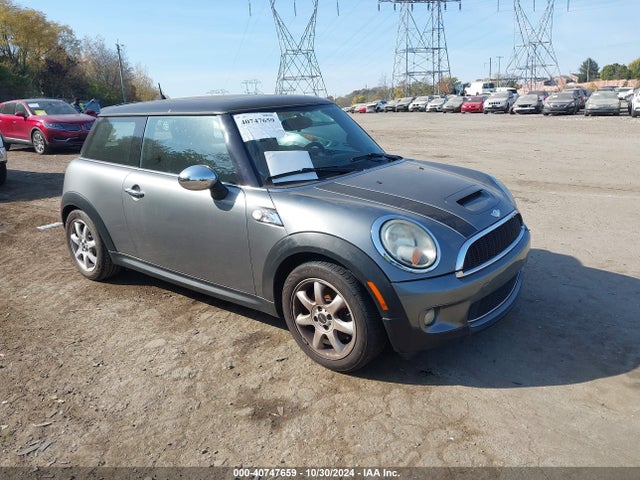 2010 MINI COOPER S WMWMF7C55ATZ71167 Photo 0
