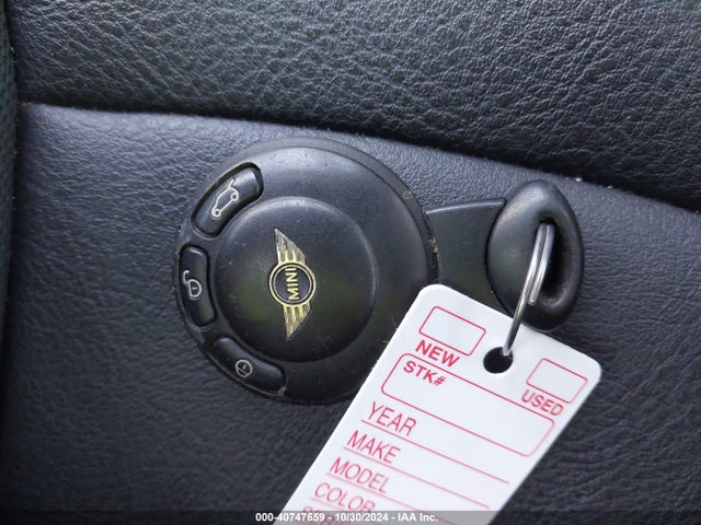2010 MINI COOPER S WMWMF7C55ATZ71167 Photo 10