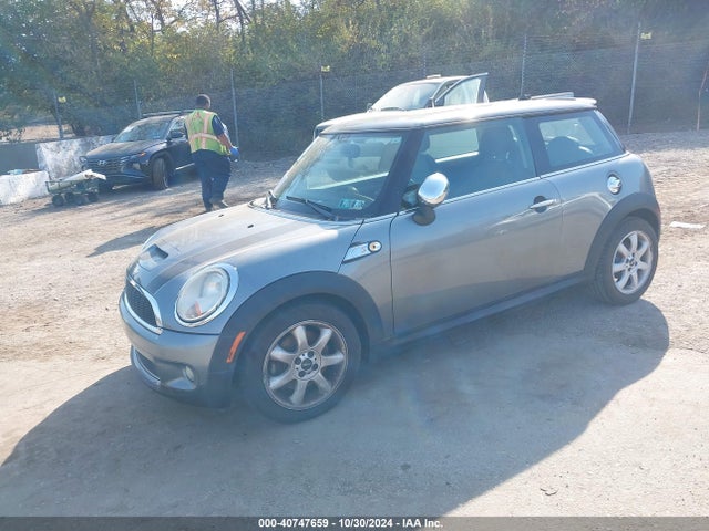2010 MINI COOPER S WMWMF7C55ATZ71167 Photo 1