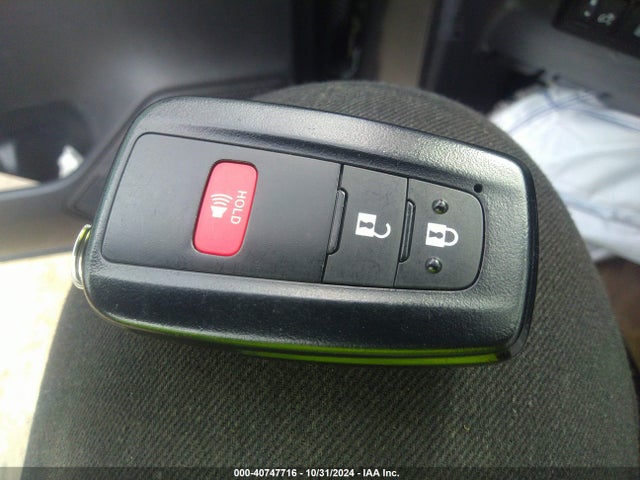 2T3P1RFV8MC234215 Toyota Rav4 Xle