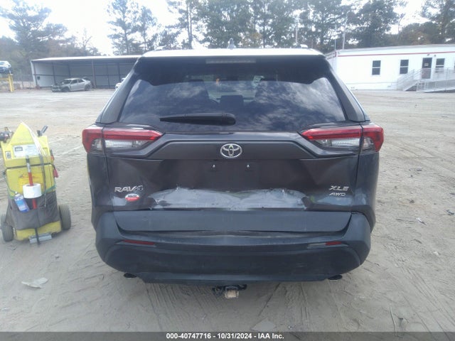 2T3P1RFV8MC234215 Toyota Rav4 Xle
