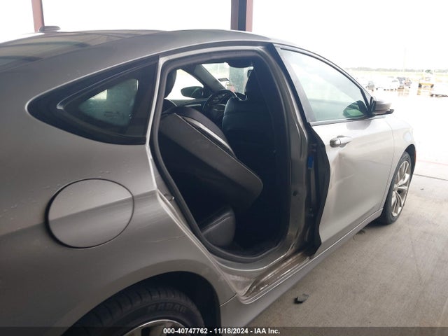 Chrysler 200 S 2015 1C3CCCBB5FN658157 Image 6