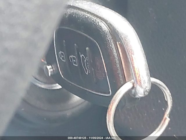 5NMZTDLB0HH044174 Hyundai Santa Fe Sport 2.4l