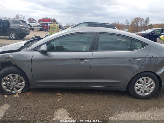 Hyundai ELANTRA SE 2018 5NPD74LF6JH390725 Image 15