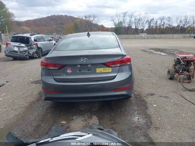 Hyundai ELANTRA SE 2018 5NPD74LF6JH390725 Image 17