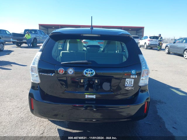 Toyota Prius V Two 2014 JTDZN3EU8EJ001405 Image 16
