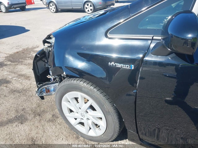 Toyota Prius V Two 2014 JTDZN3EU8EJ001405 Image 17