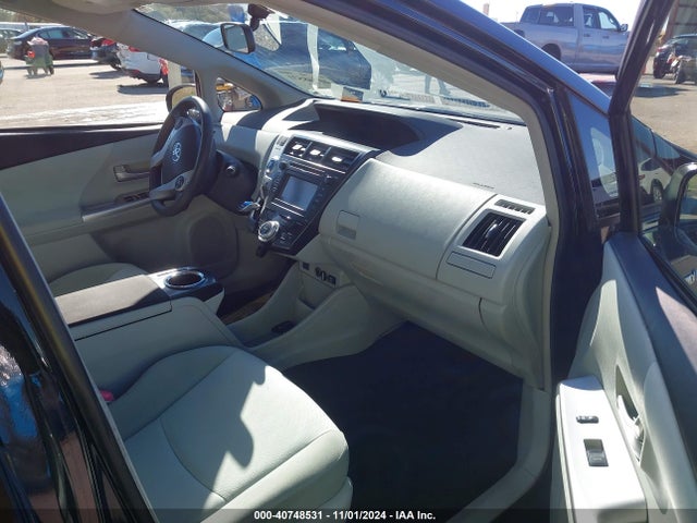 Toyota Prius V Two 2014 JTDZN3EU8EJ001405 Image 5