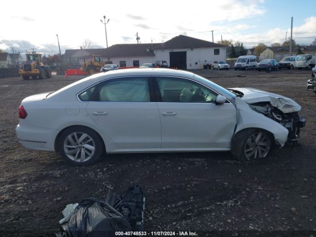 1VWBA7A33JC025947 Volkswagen Passat 2.0t Se