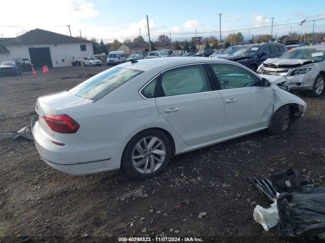 1VWBA7A33JC025947 Volkswagen Passat 2.0t Se