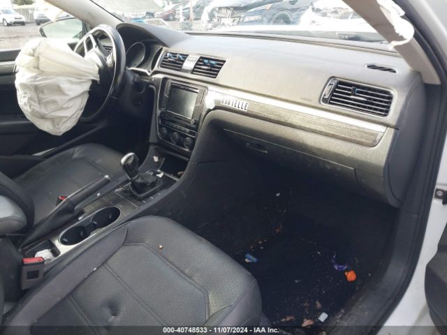 1VWBA7A33JC025947 Volkswagen Passat 2.0t Se