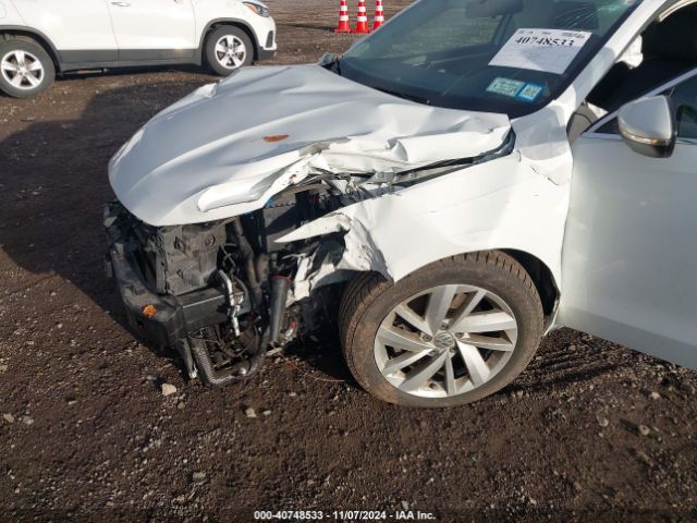 1VWBA7A33JC025947 Volkswagen Passat 2.0t Se