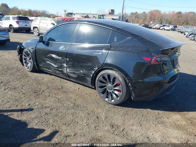 2021 TESLA MODEL Y 5YJYGDEF0MF215890 Photo 2