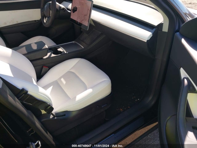 2021 TESLA MODEL Y 5YJYGDEF0MF215890 Photo 4