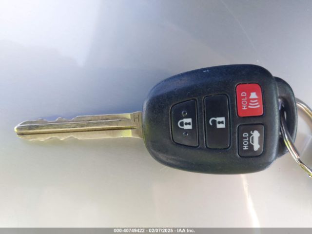 5YFBURHE6JP768641 Toyota COROLLA LE