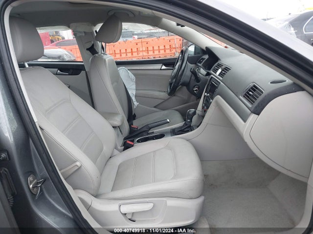 1VWBP7A32EC002213 Volkswagen Passat 2.5l Se