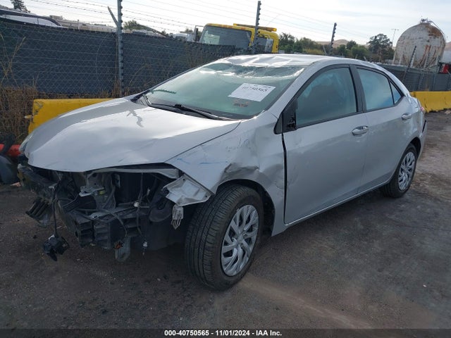 Toyota COROLLA LE 2018 2T1BURHE1JC103744 Image 2