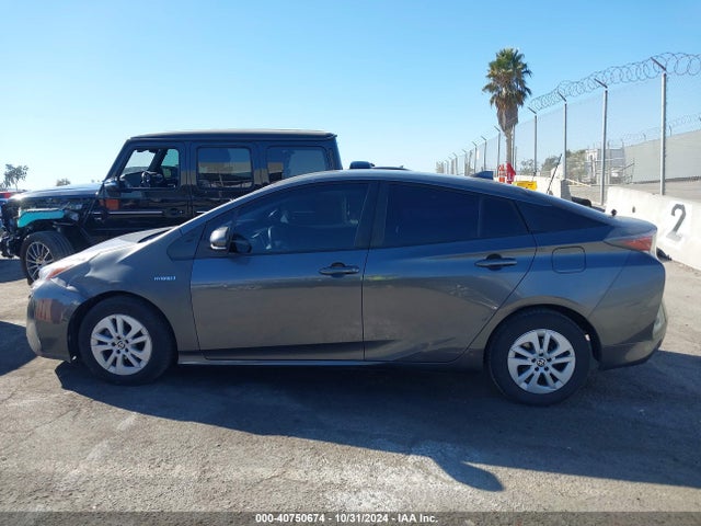 Toyota Prius Two 2016 JTDKBRFU6G3011868 Image 14