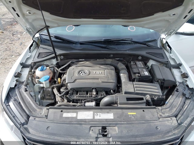 1VWDT7A33HC055091 Volkswagen Passat 1.8t R-line
