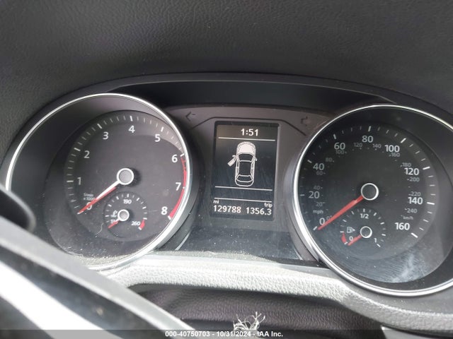 1VWDT7A33HC055091 Volkswagen Passat 1.8t R-line