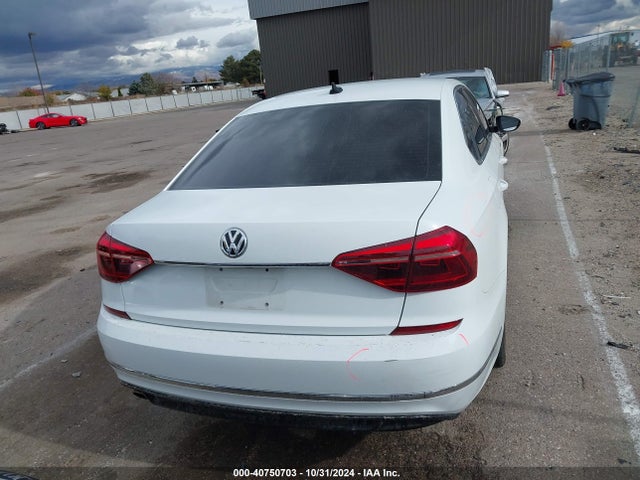 1VWDT7A33HC055091 Volkswagen Passat 1.8t R-line