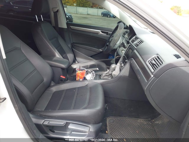 1VWDT7A33HC055091 Volkswagen Passat 1.8t R-line