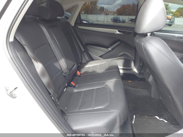1VWDT7A33HC055091 Volkswagen Passat 1.8t R-line