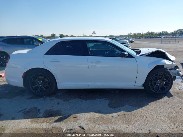 2C3CCAAG8KH758113 Chrysler 300 Touring