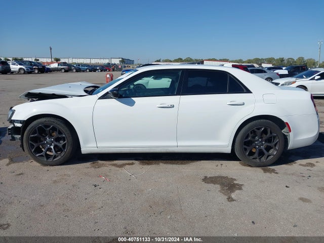 2C3CCAAG8KH758113 Chrysler 300 Touring