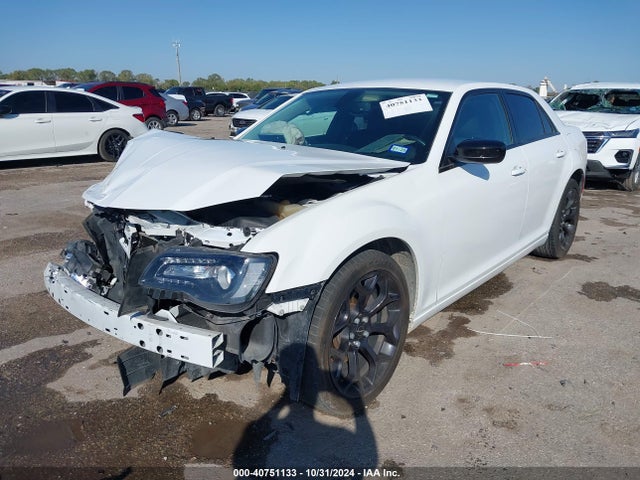 2C3CCAAG8KH758113 Chrysler 300 Touring
