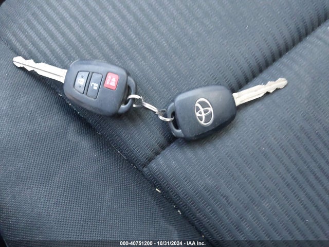 Toyota RAV4 LE 2017 JTMZFREVXHJ131411 Image 11