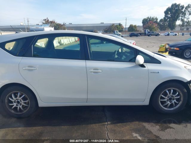 JTDZN3EU1FJ016586 Toyota PRIUS V
