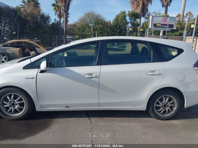 JTDZN3EU1FJ016586 Toyota PRIUS V