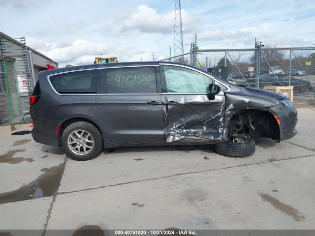 2C4RC1DG5HR663836 Chrysler Pacifica Touring