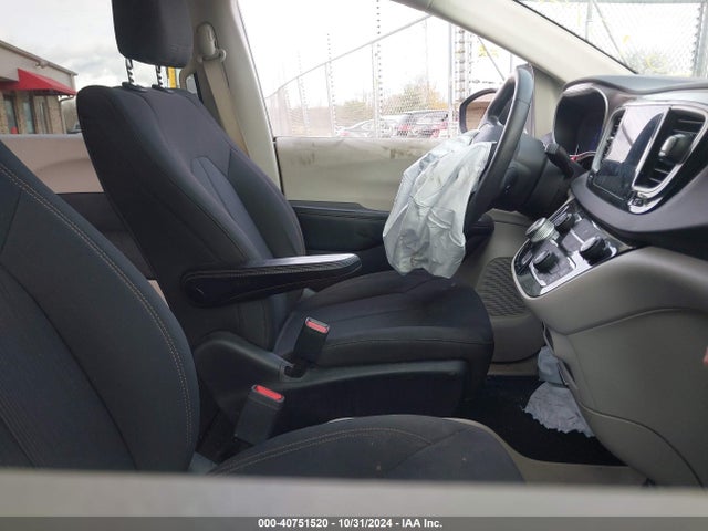 2C4RC1DG5HR663836 Chrysler Pacifica Touring